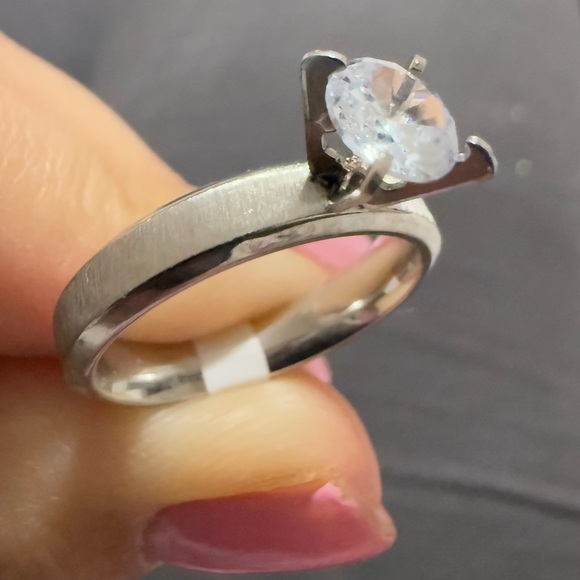 Elegant Stainless Steel Silver Ring with Zirconia | NEW - Picture 3 of 3